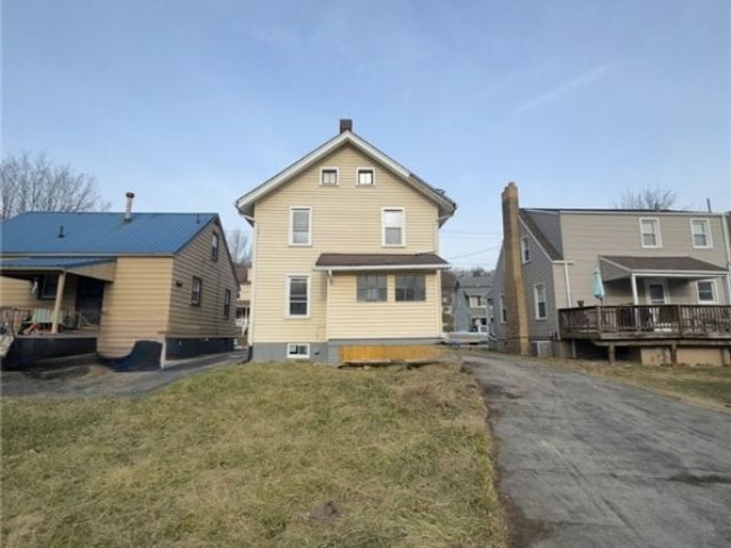 321 W Wood Street W, Lowellville, OH 44436 Photo 3