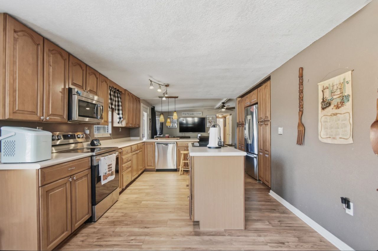 933 NE Fir Street, Pinetta, FL 00000 Photo