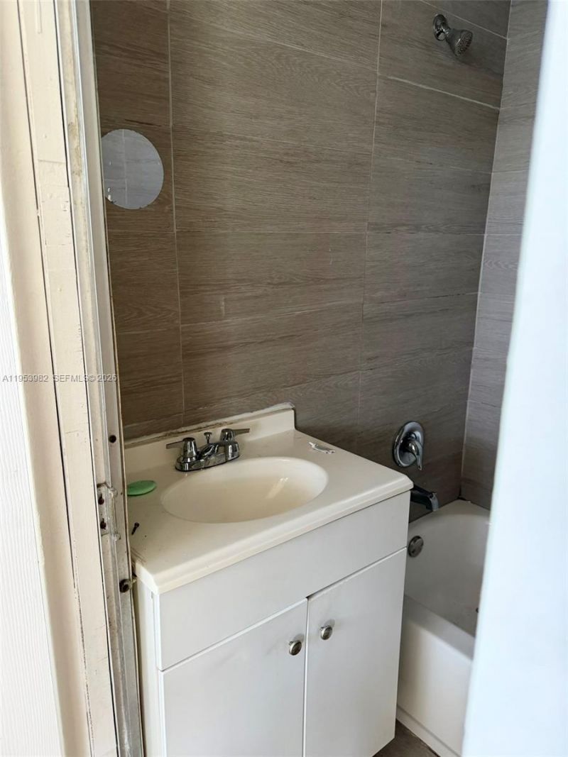 413 NW 63rd St, Miami, FL 33150 Photo