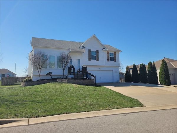 1511 N 4th Street, Louisburg, KS 66053