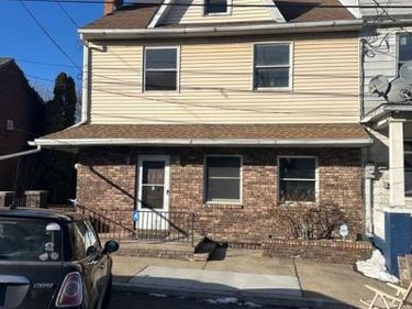 217 219 E AVENUE, MOUNT CARMEL, PA 17851