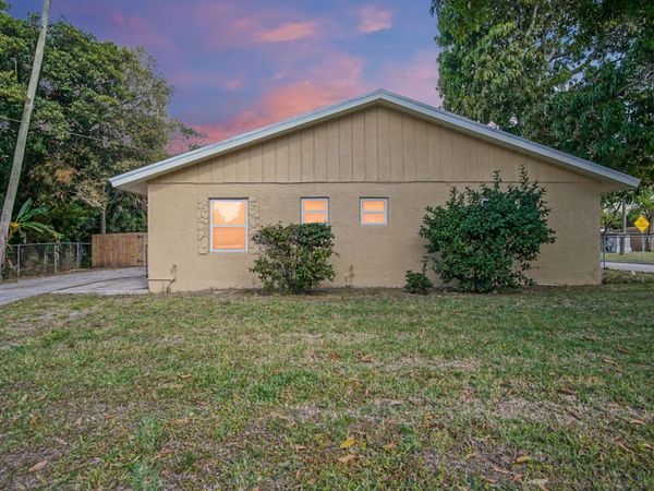 1002 Avenue E E, Fort Pierce, FL 34950