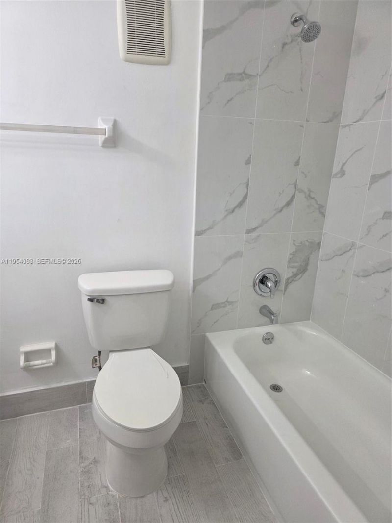 1095 W 40th St, Unit 26, Hialeah, FL 33012 Photo