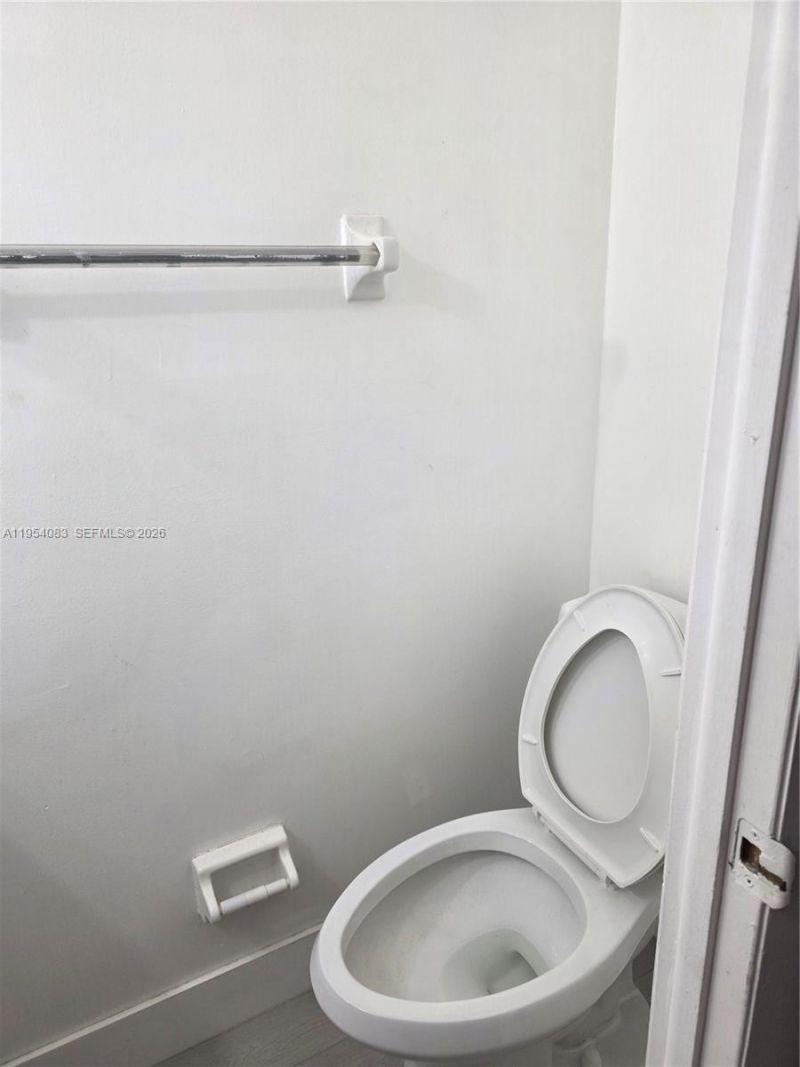 1095 W 40th St, Unit 26, Hialeah, FL 33012 Photo