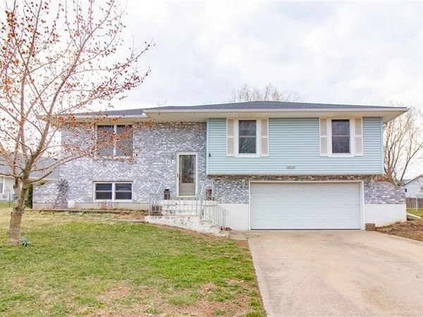 1208 Cambridge Drive, Warrensburg, MO 64093