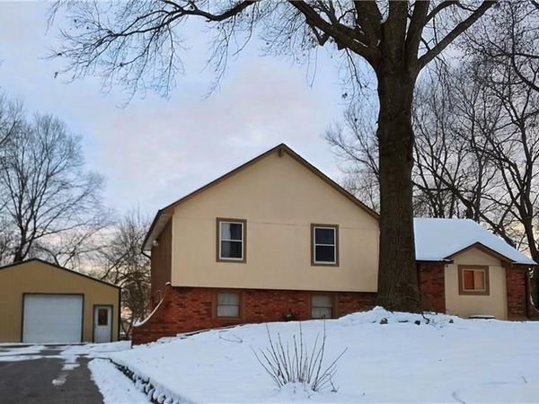 1818 Hilltop Drive, Country Club, MO 64505