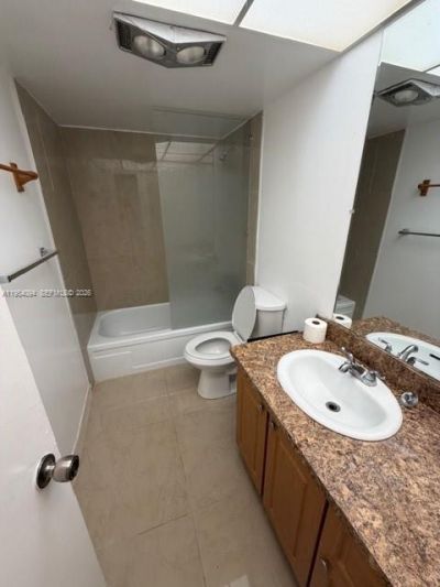 319 NE 14th Ave, Unit 607, Hallandale Beach, FL 33009 Photo
