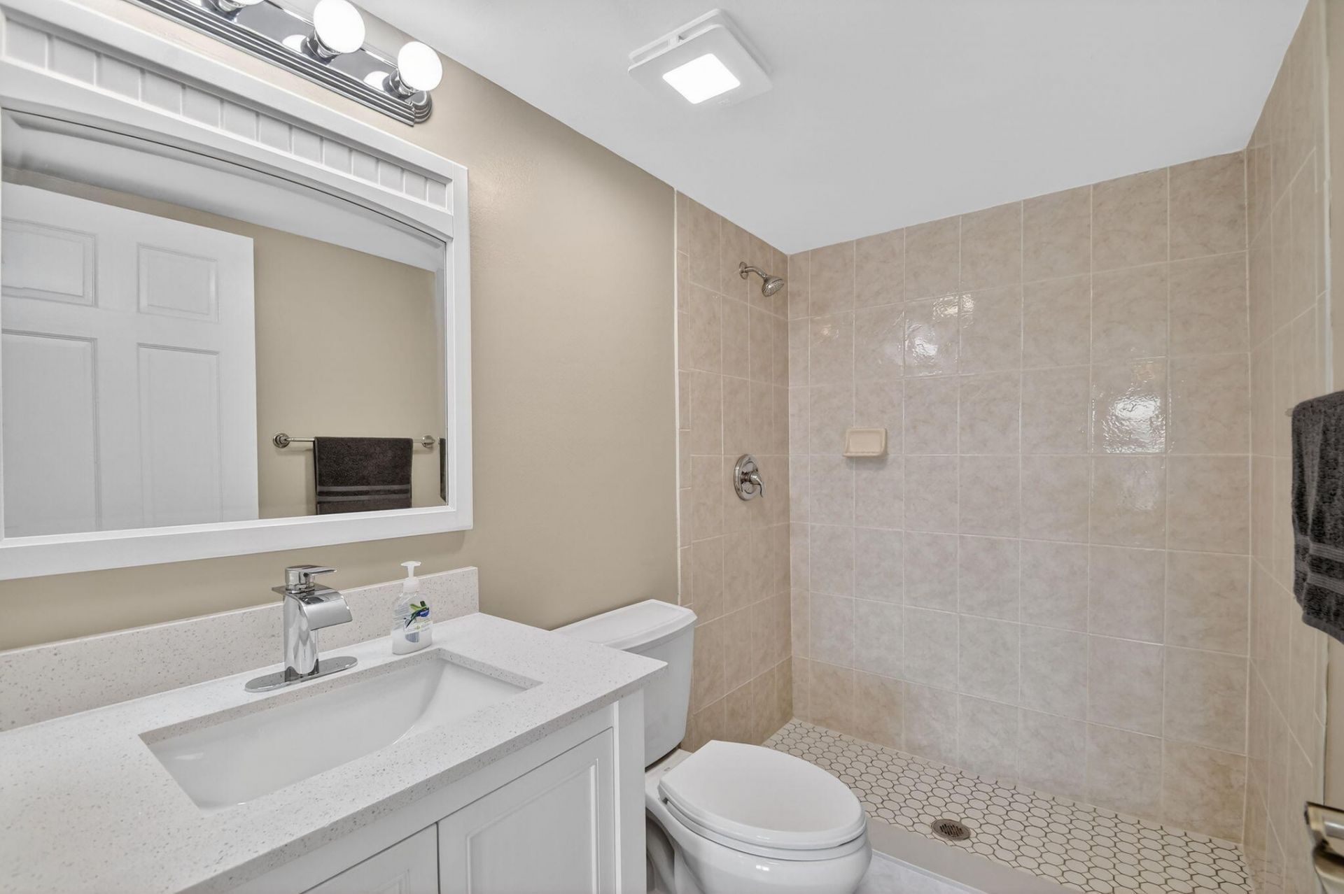 719 Sunny Pine Way, Unit D2, Greenacres, FL 33415 Photo