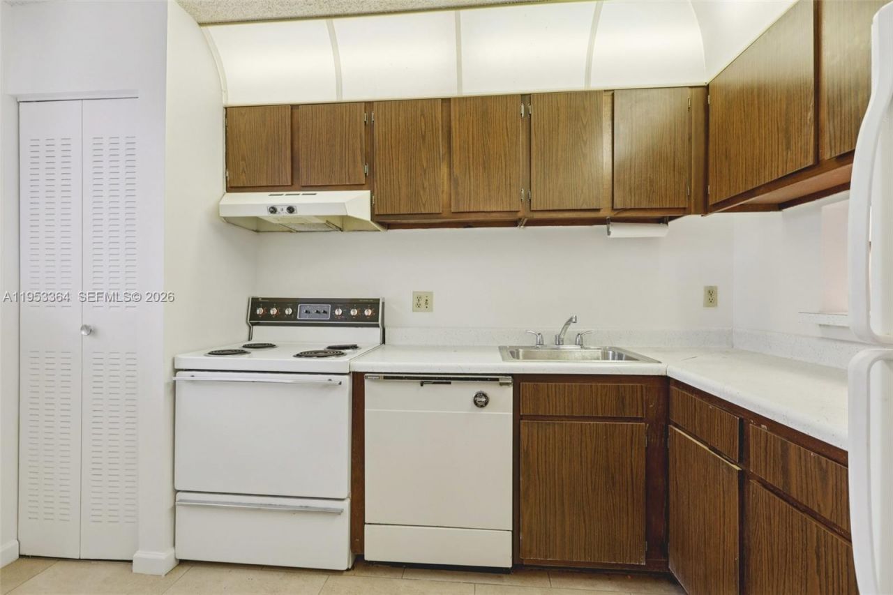 5300 NE 24th Ter, Unit 428C, Fort Lauderdale, FL 33308 Photo