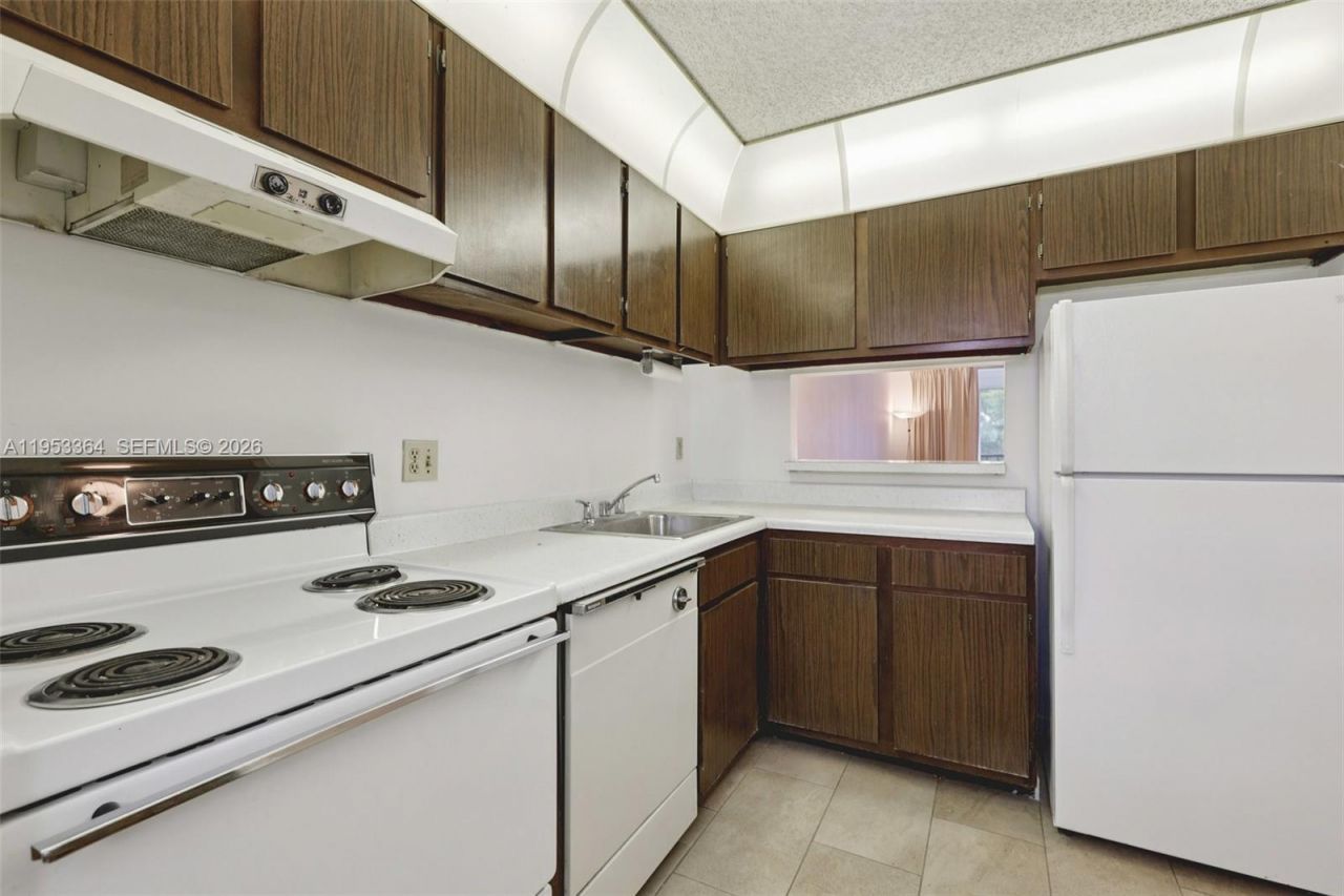 5300 NE 24th Ter, Unit 428C, Fort Lauderdale, FL 33308 Photo