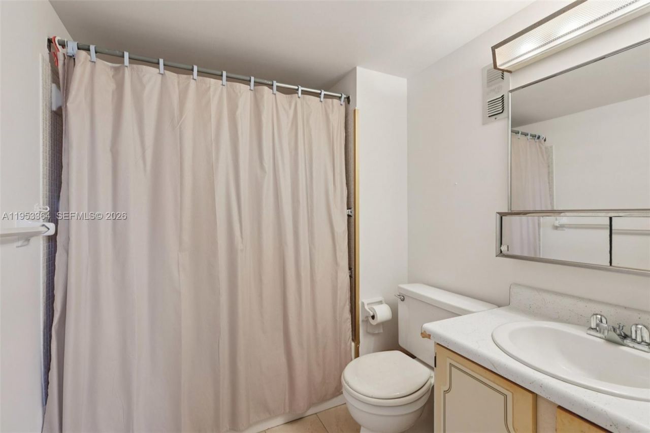 5300 NE 24th Ter, Unit 428C, Fort Lauderdale, FL 33308 Photo