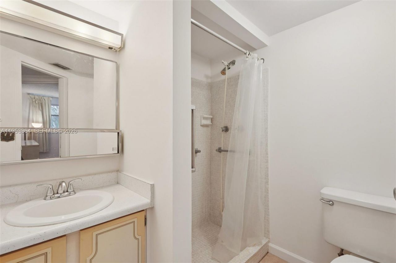 5300 NE 24th Ter, Unit 428C, Fort Lauderdale, FL 33308 Photo