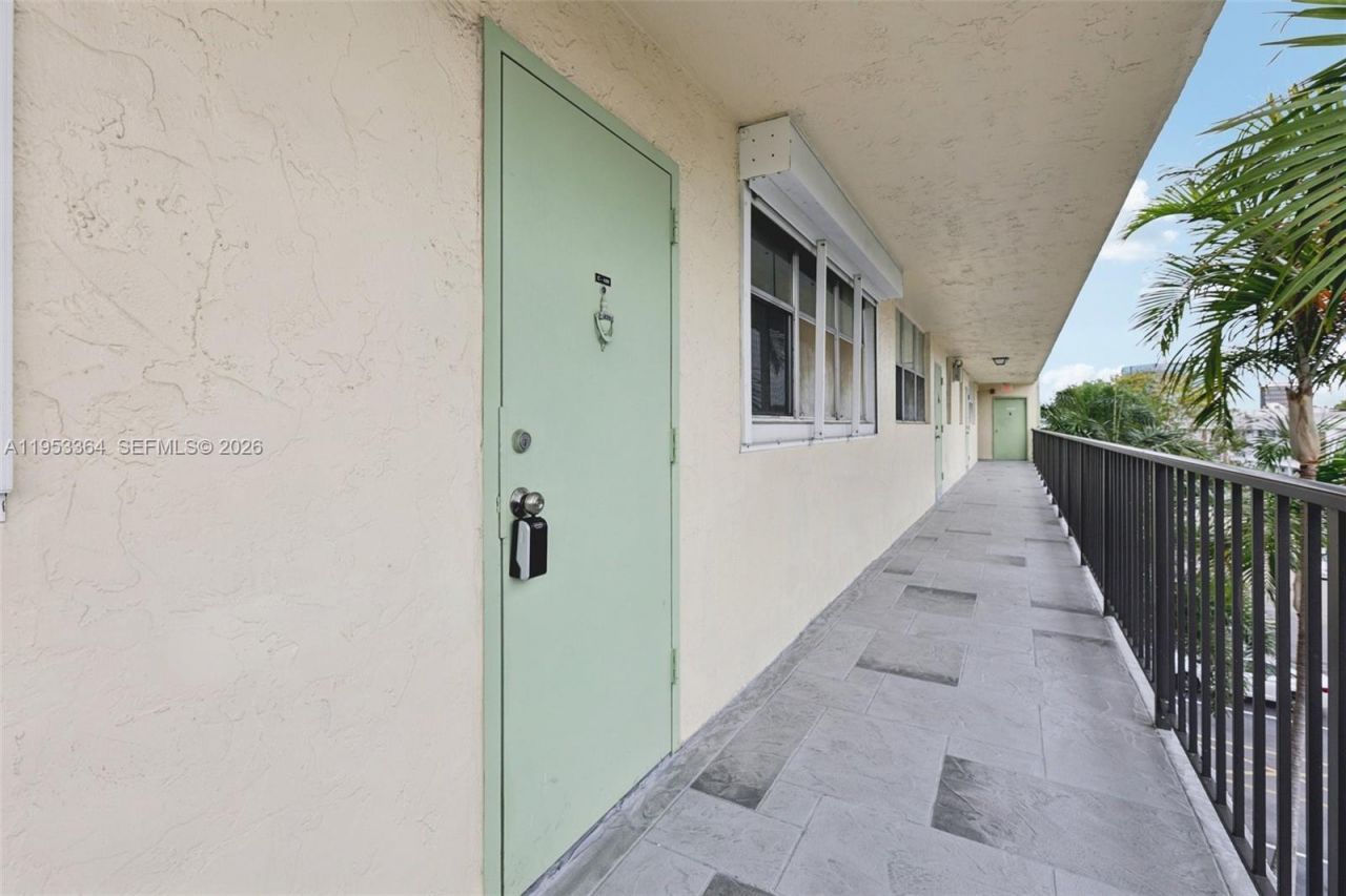 5300 NE 24th Ter, Unit 428C, Fort Lauderdale, FL 33308 Photo