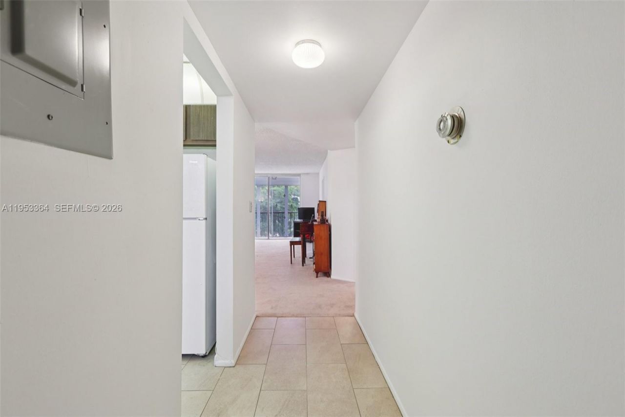 5300 NE 24th Ter, Unit 428C, Fort Lauderdale, FL 33308 Photo