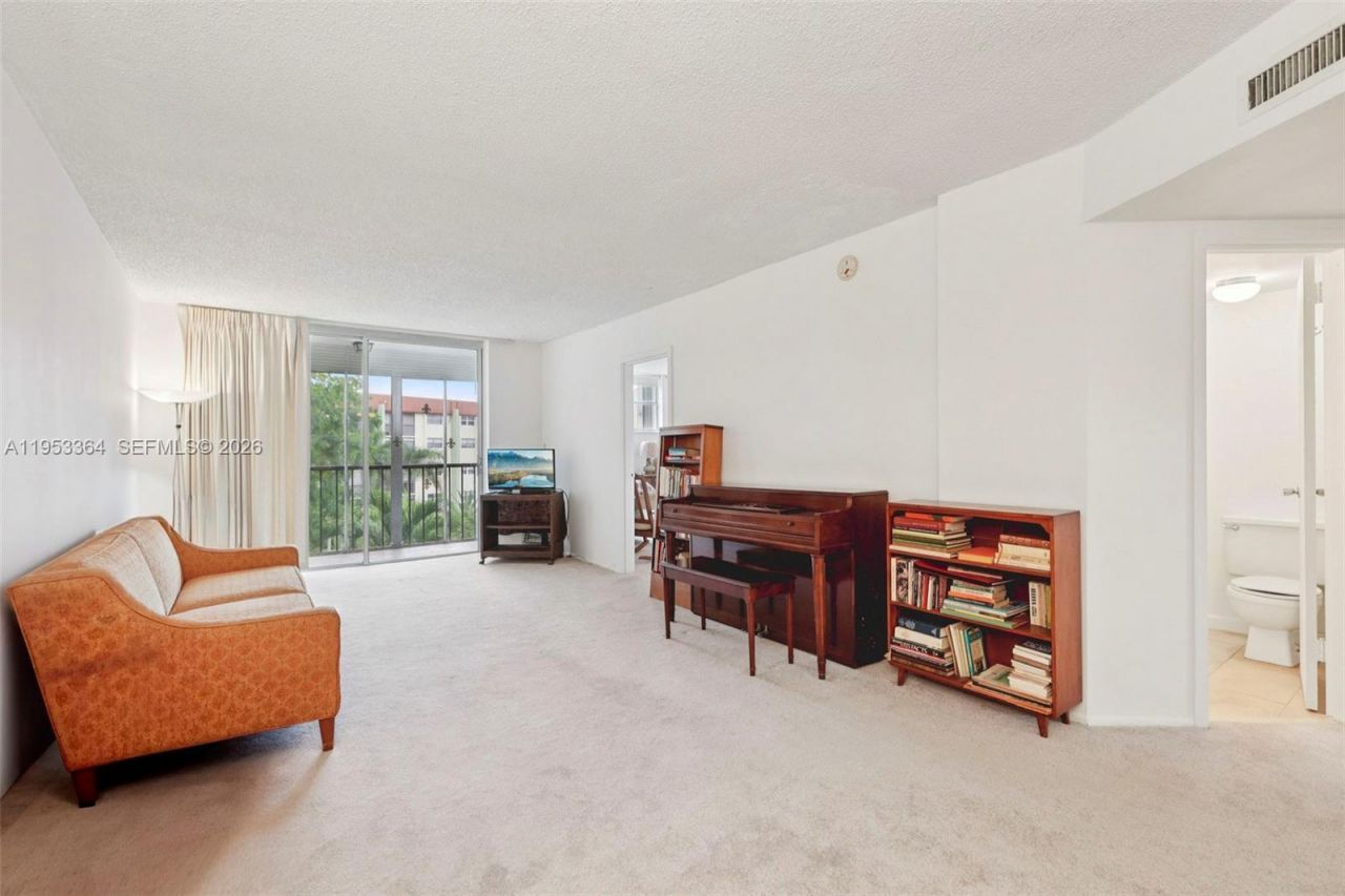 5300 NE 24th Ter, Unit 428C, Fort Lauderdale, FL 33308 Photo