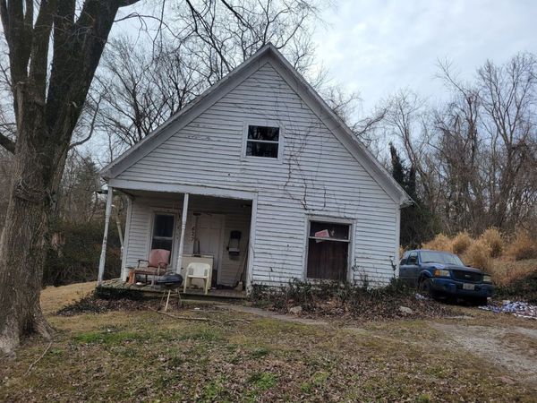 627 E High Street S, Anna, IL 62906