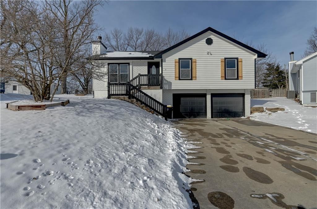 208 NE 80th Street, Kansas City, MO 64118 Main Photo