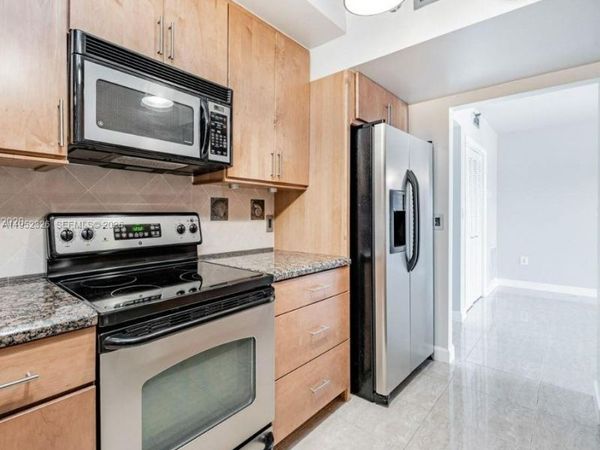 4001 Hillcrest Dr, Unit 914, Hollywood, FL 33021