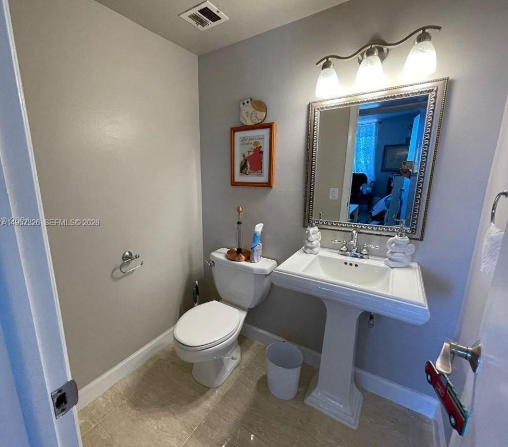 4001 Hillcrest Dr, Unit 914, Hollywood, FL 33021 Photo