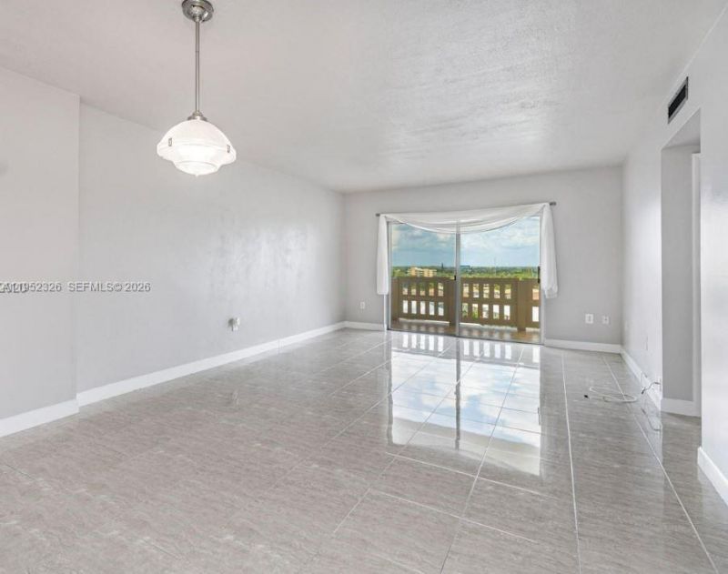 4001 Hillcrest Dr, Unit 914, Hollywood, FL 33021 Photo