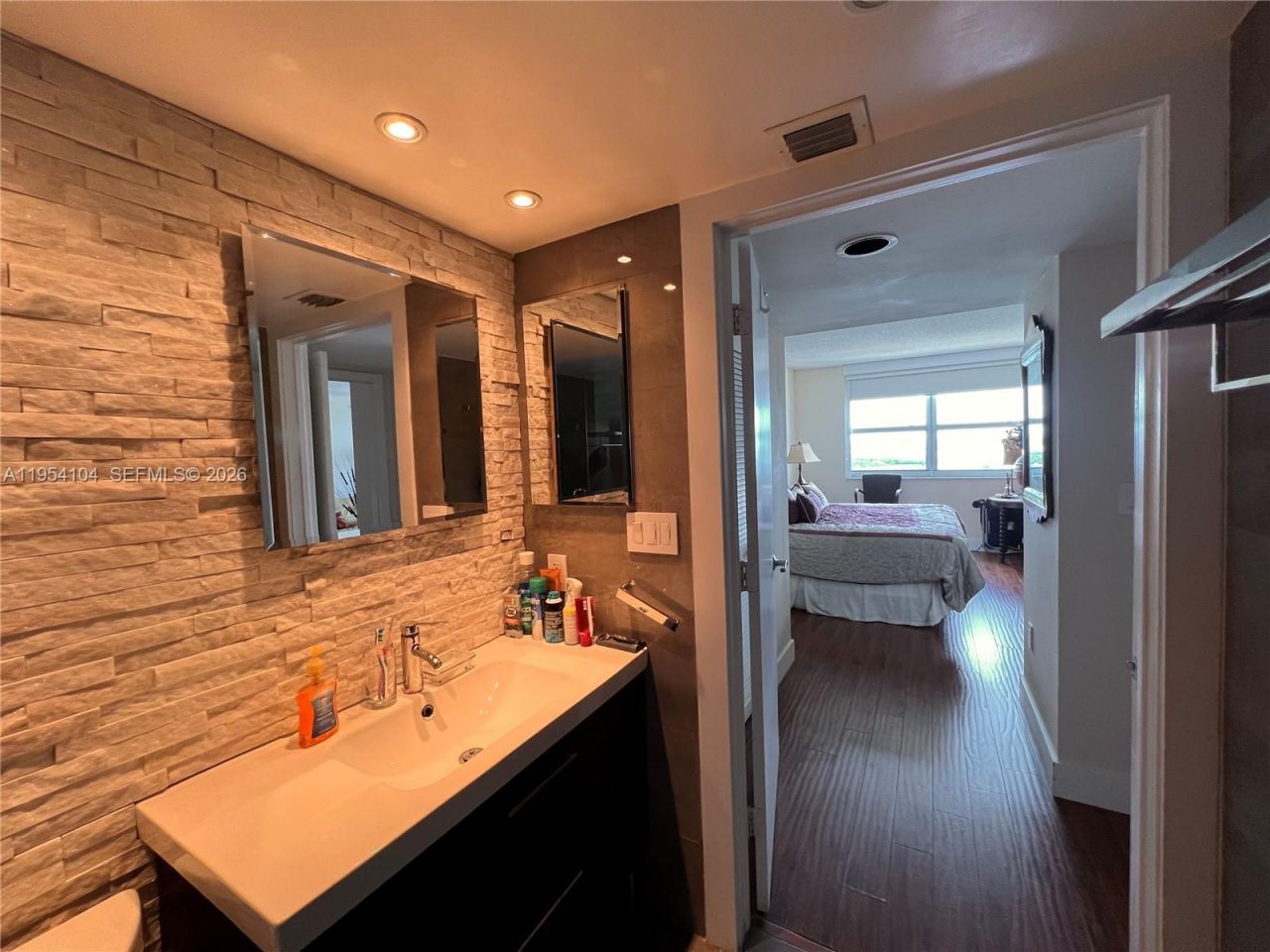 90 Alton Rd, Unit 2110, Miami Beach, FL 33139 Photo