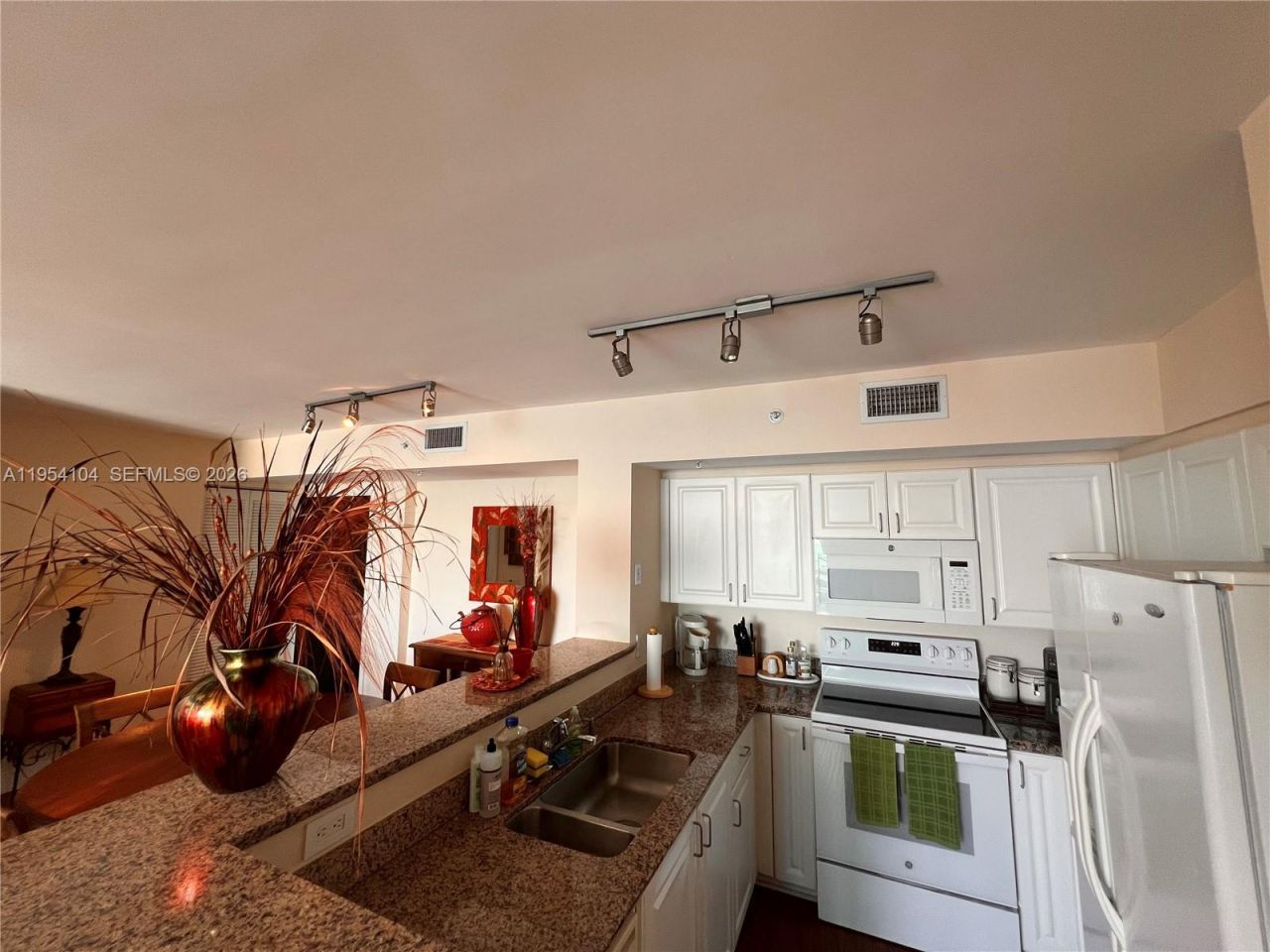 90 Alton Rd, Unit 2110, Miami Beach, FL 33139 Photo