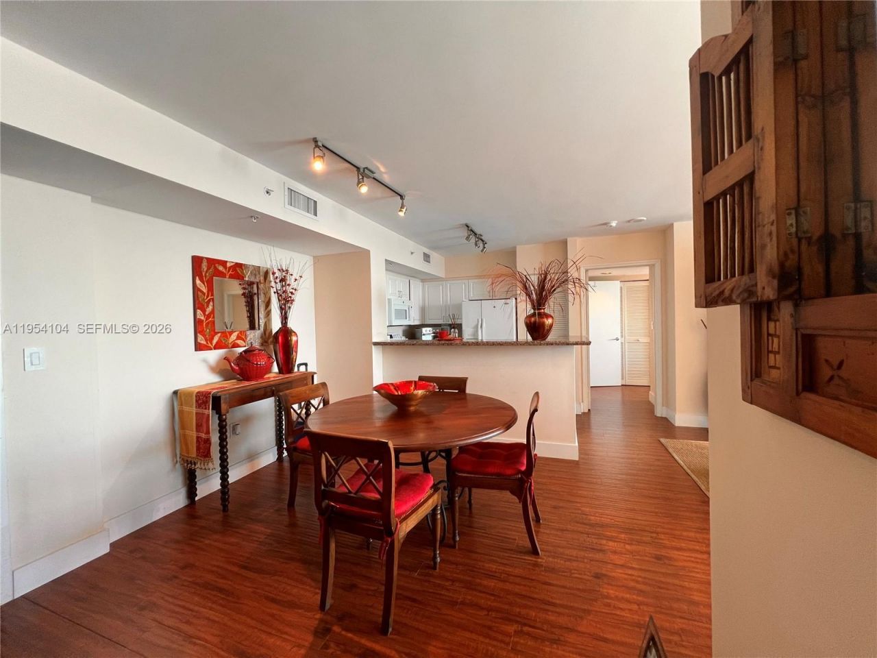 90 Alton Rd, Unit 2110, Miami Beach, FL 33139 Photo