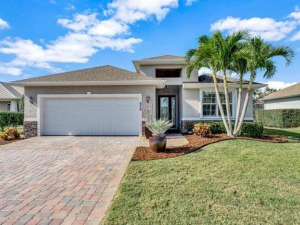636 Gossamer Wing Way, Sebastian, FL 32958