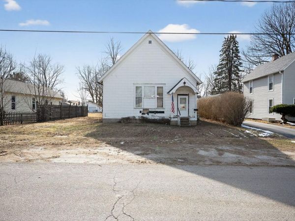 1123 E 6th Avenue, Monmouth, IL 61462