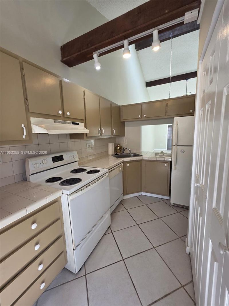 1752 NW 74th Ave , Unit 18, Plantation, FL 33313 Photo