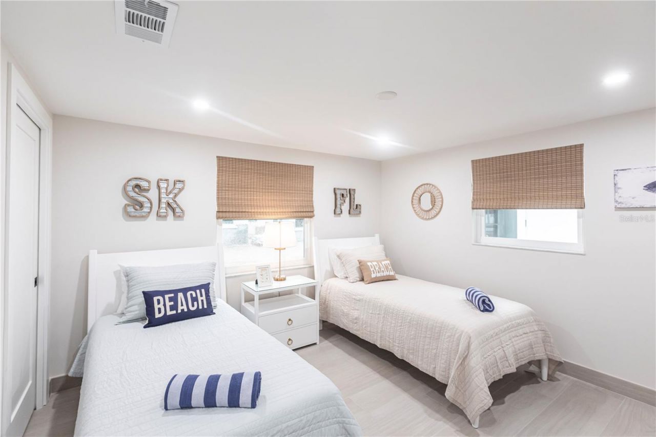 6154 Midnight Pass Road, Unit B18, Sarasota, FL 34242 Photo