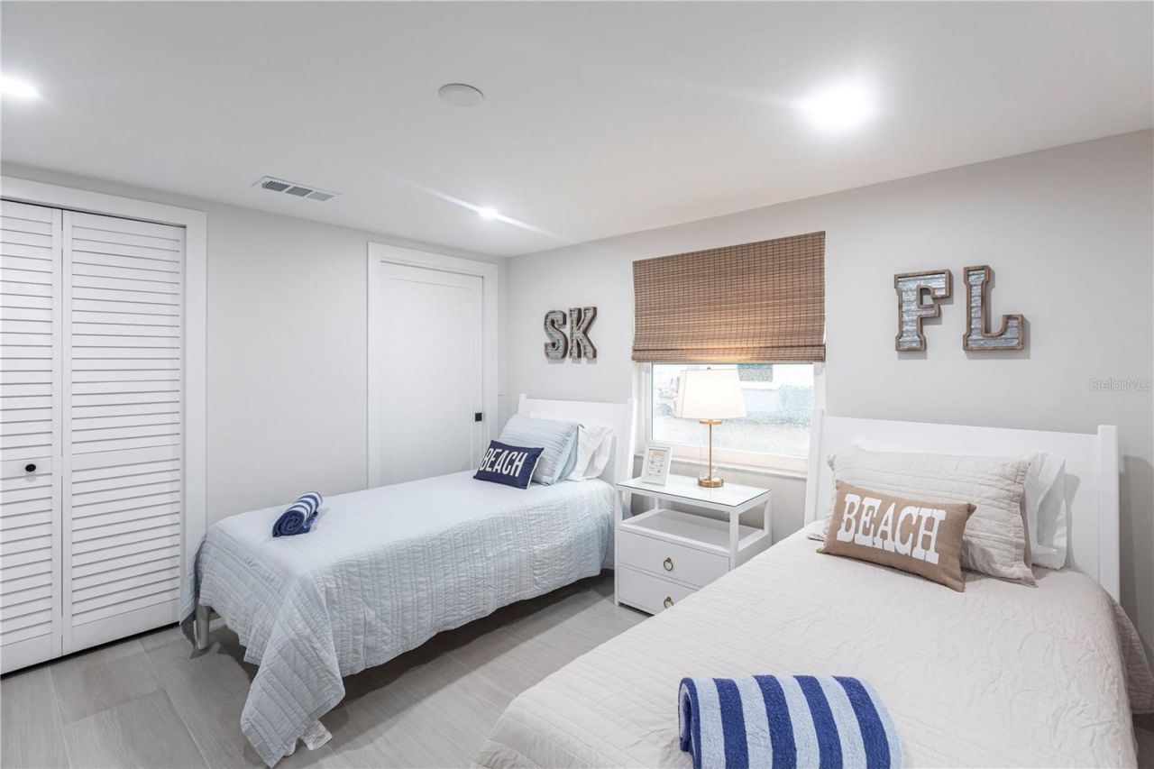 6154 Midnight Pass Road, Unit B18, Sarasota, FL 34242 Photo