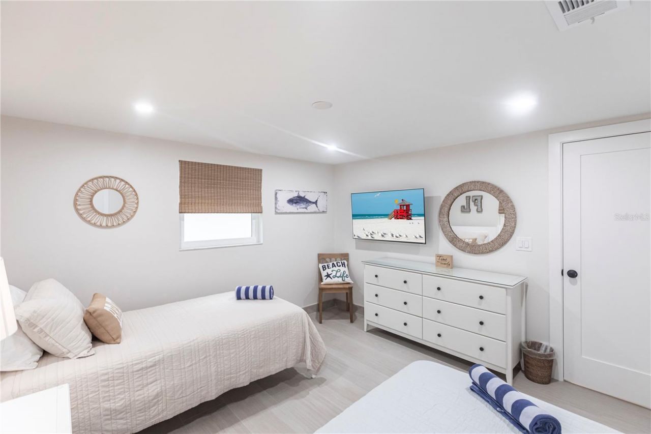 6154 Midnight Pass Road, Unit B18, Sarasota, FL 34242 Photo