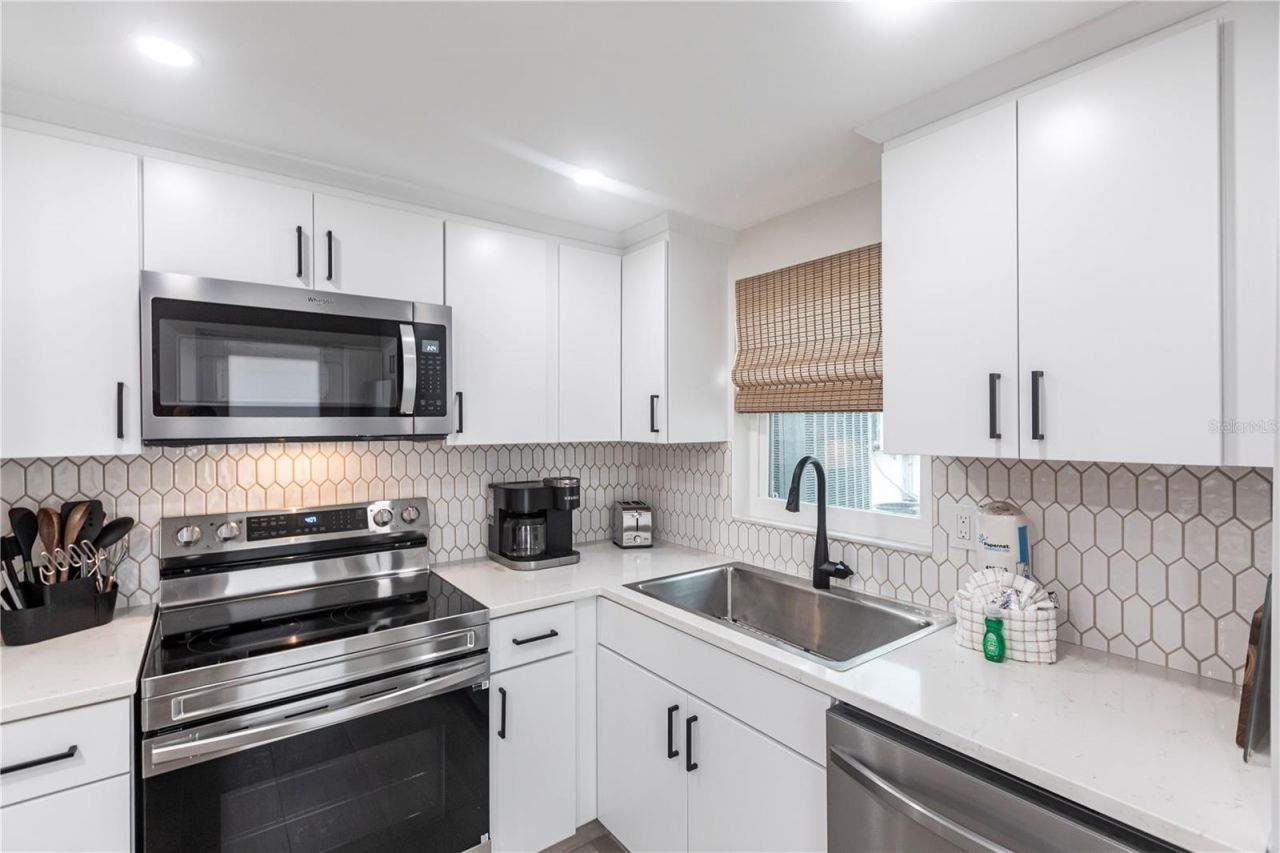 6154 Midnight Pass Road, Unit B18, Sarasota, FL 34242 Photo