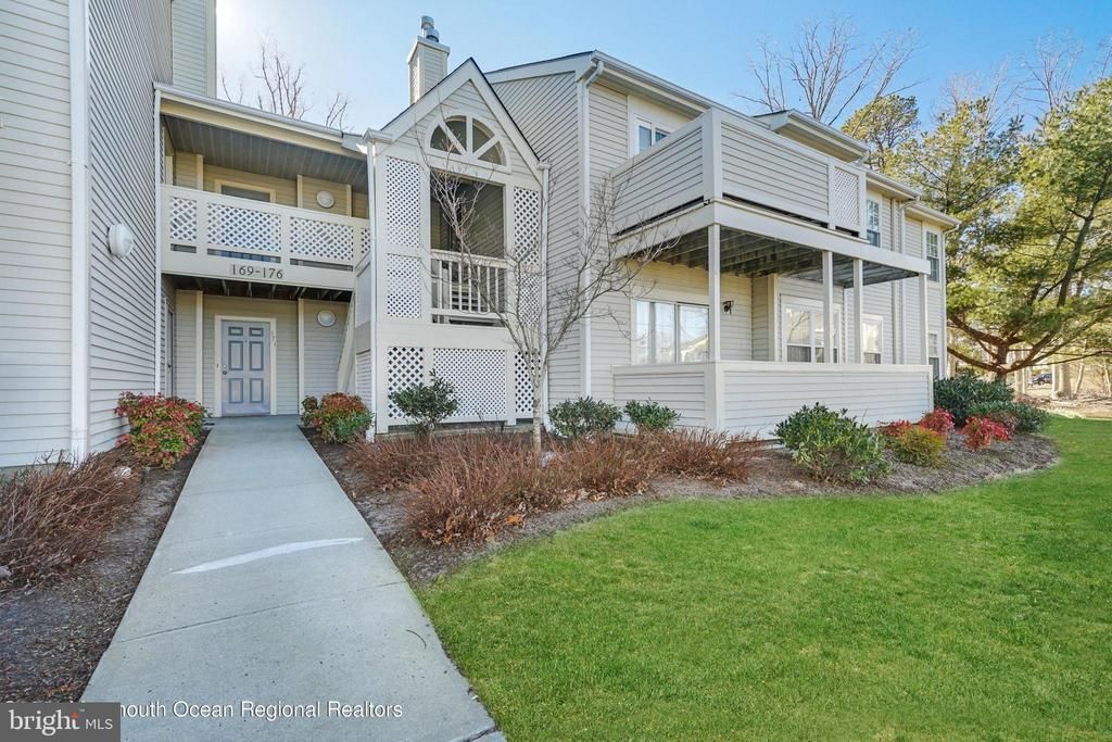 174 Pinetree Court, Howell, NJ 07731 Main Photo