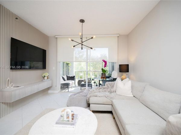 9725 NW 52nd St, Unit 215, Doral, FL 33178