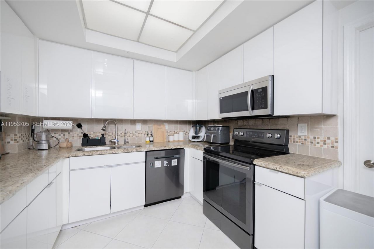 9725 NW 52nd St, Unit 215, Doral, FL 33178 Photo