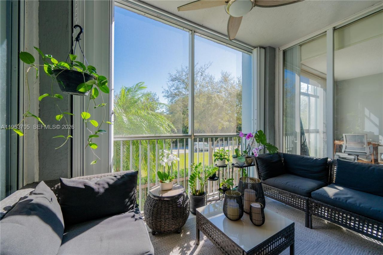 9725 NW 52nd St, Unit 215, Doral, FL 33178 Photo