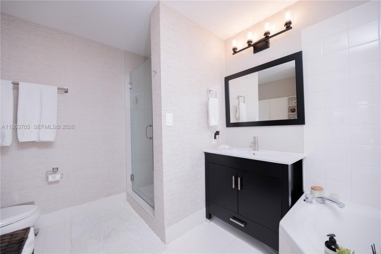 9725 NW 52nd St, Unit 215, Doral, FL 33178 Photo