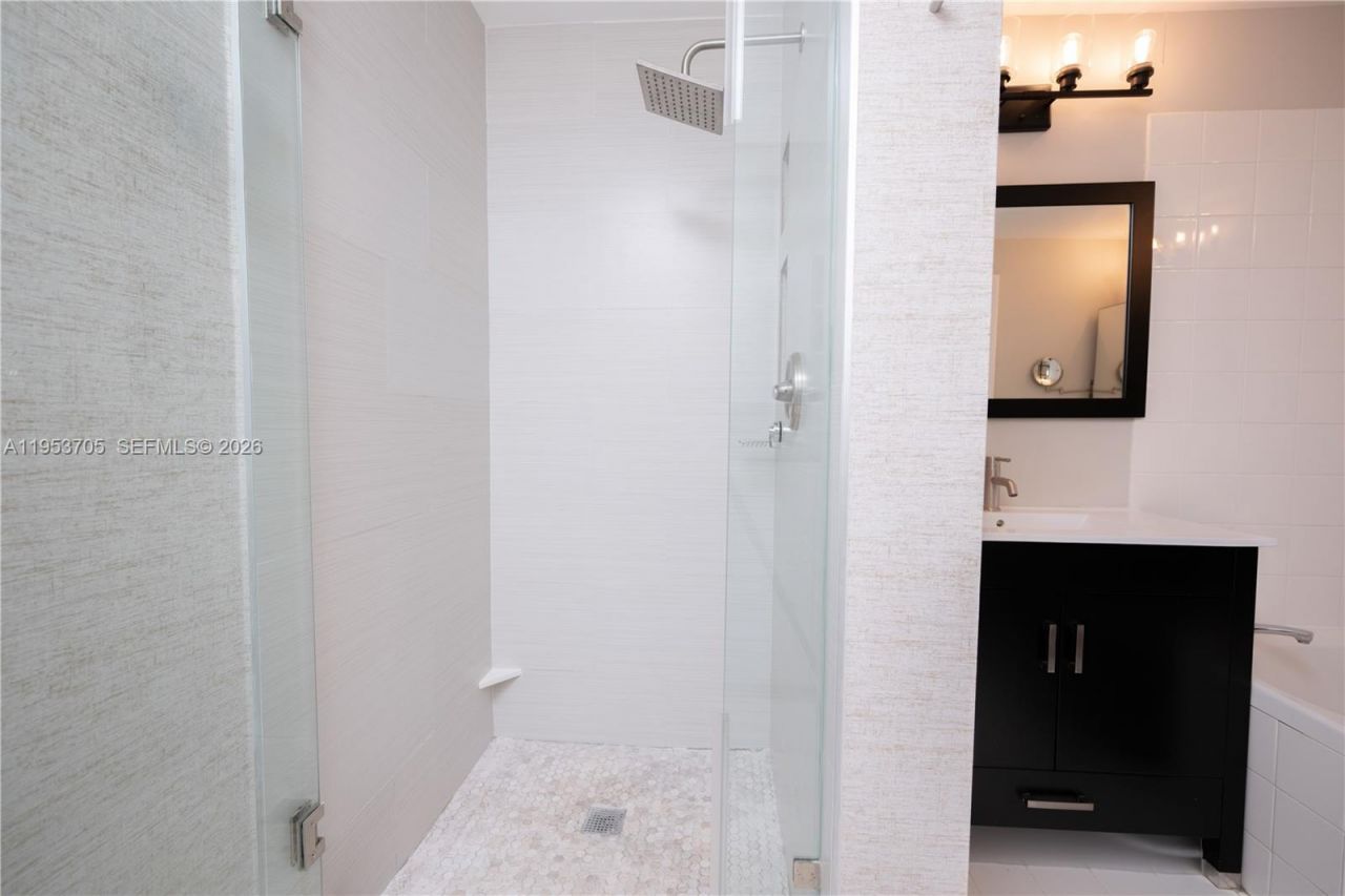 9725 NW 52nd St, Unit 215, Doral, FL 33178 Photo