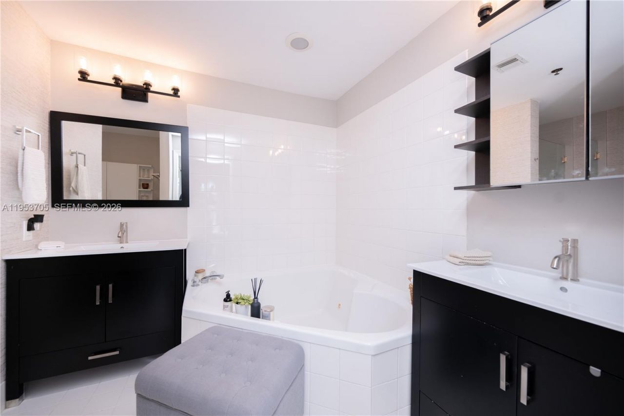 9725 NW 52nd St, Unit 215, Doral, FL 33178 Photo