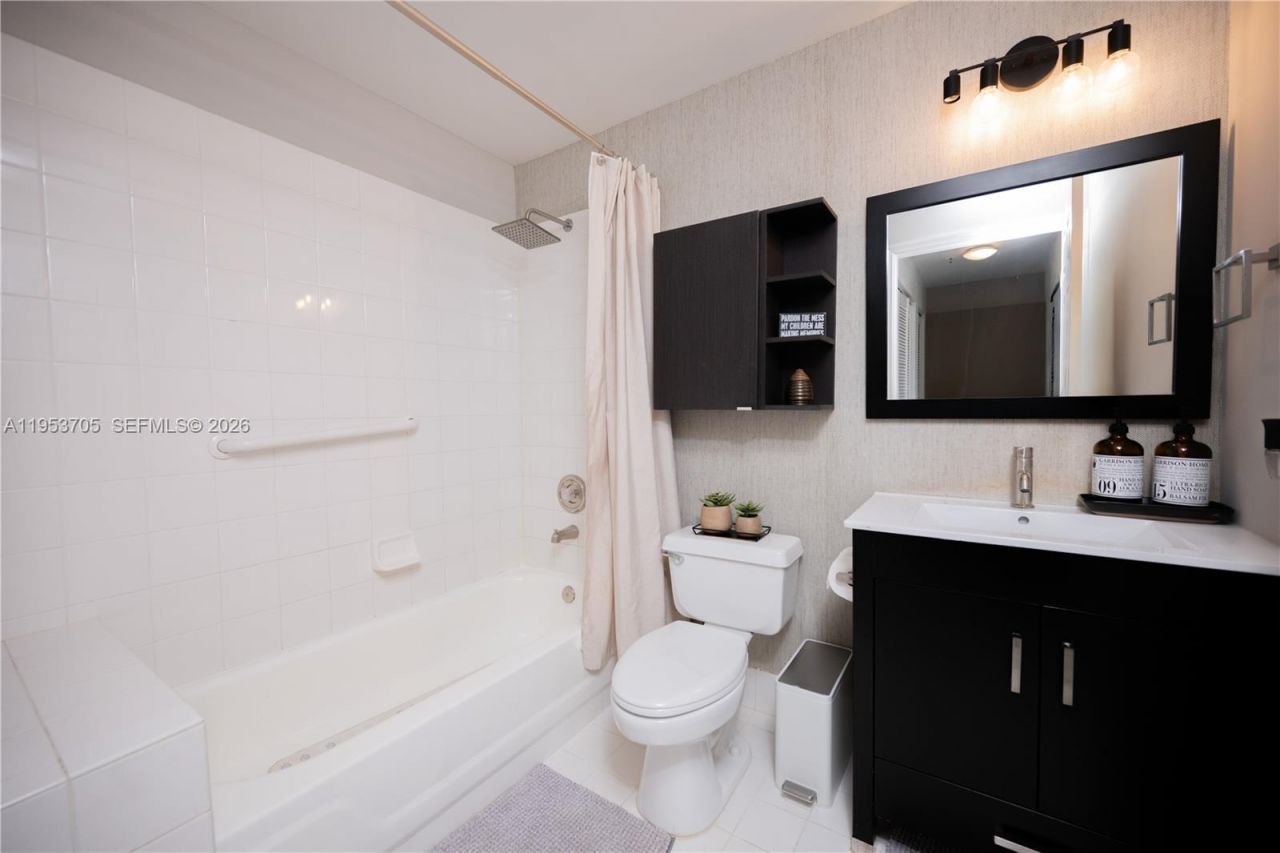 9725 NW 52nd St, Unit 215, Doral, FL 33178 Photo