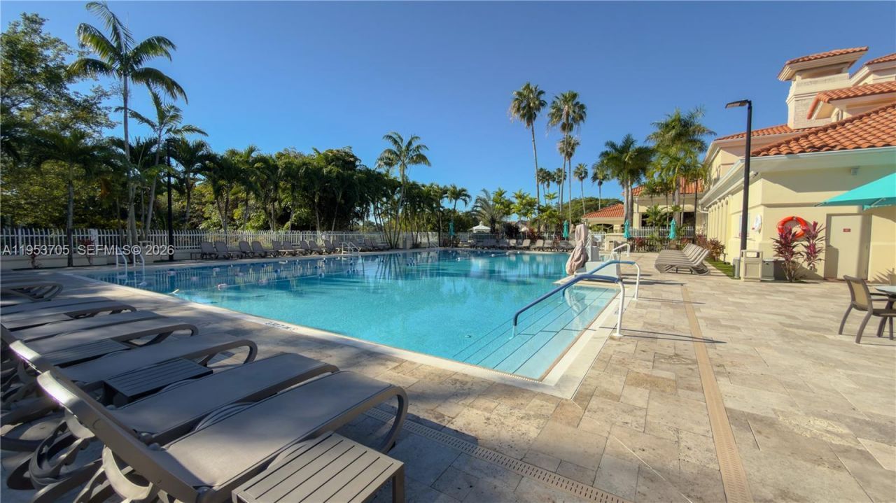 9725 NW 52nd St, Unit 215, Doral, FL 33178 Photo