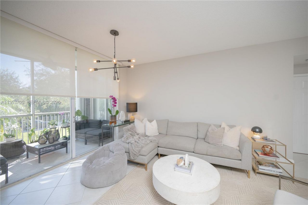 9725 NW 52nd St, Unit 215, Doral, FL 33178 Photo