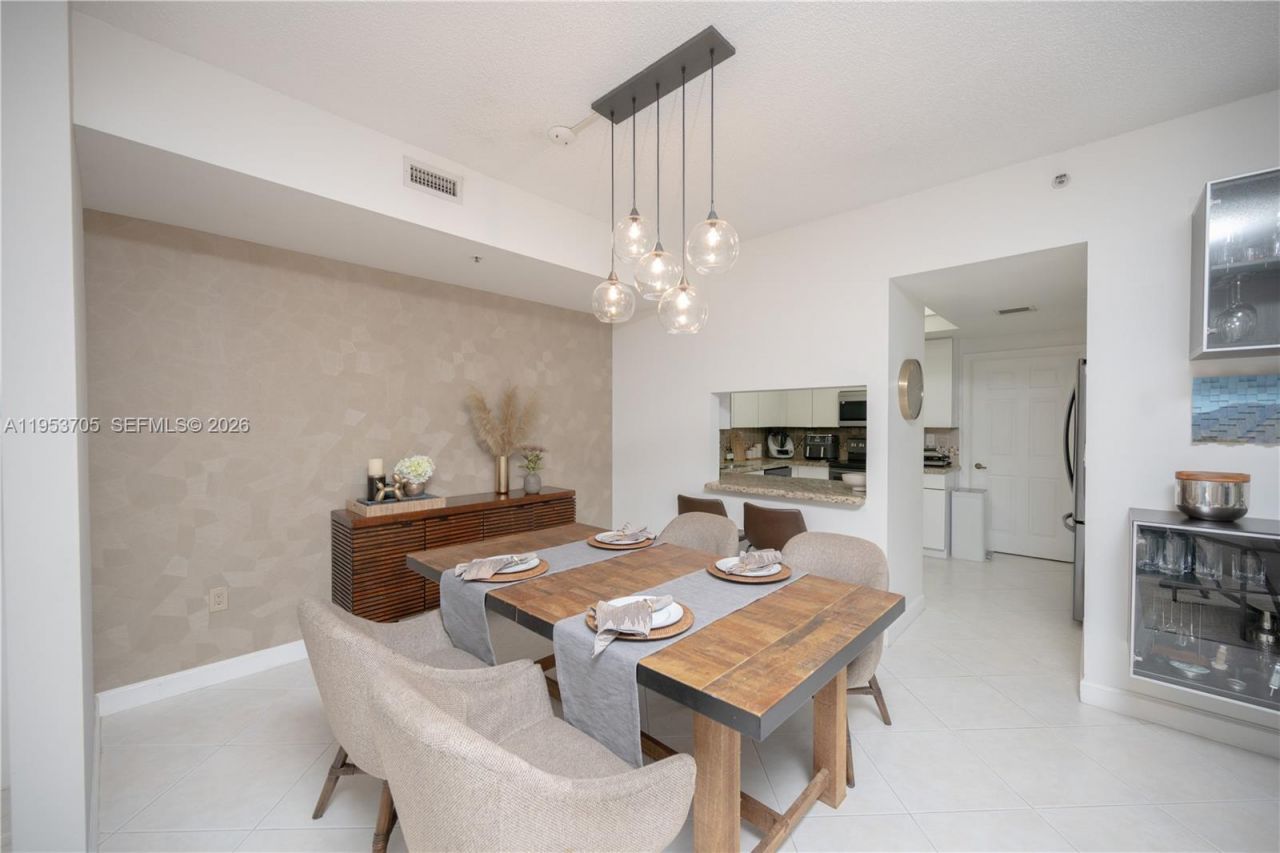 9725 NW 52nd St, Unit 215, Doral, FL 33178 Photo