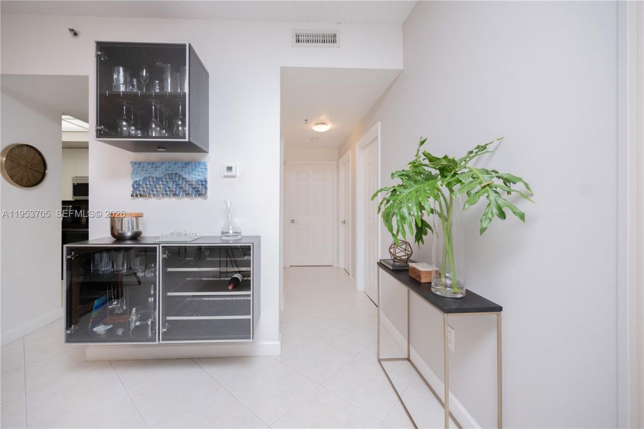 9725 NW 52nd St, Unit 215, Doral, FL 33178 Photo