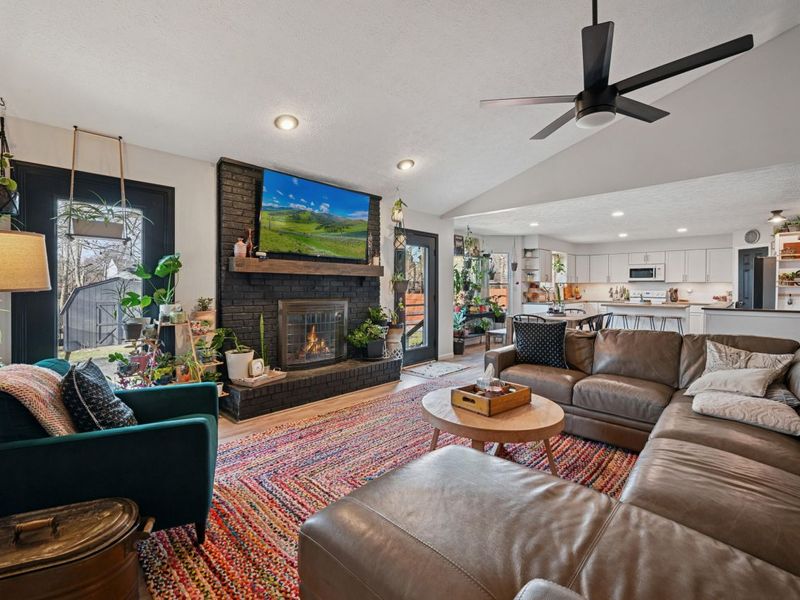 210 Meadow Creek Drive, Florence, KY 41042 Photo 2