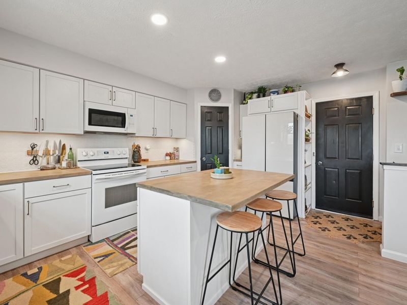 210 Meadow Creek Drive, Florence, KY 41042 Photo 3