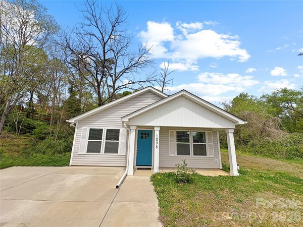 1096 12th Avenue NW, Hickory, NC 28601
