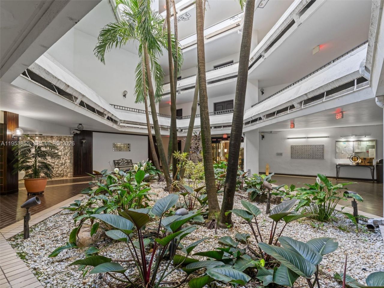 13953 Kendale Lakes Cir, Unit B205, Miami, FL 33183 Photo